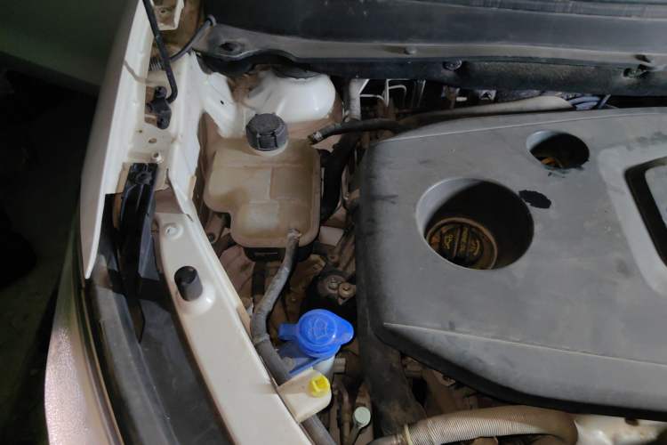 Used CHANGAN OSHAN A800 2017 1.5T Automatic ZhiZun Model Engine Bay Right