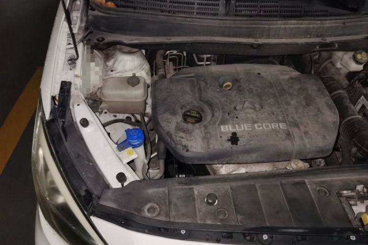 Used CHANGAN OSHAN A800 2017 1.6L Manual Comfort Model Engine Bay Right