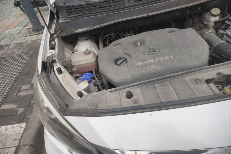 Used CHANGAN OSHAN A800 2017 1.6L Manual Comfort Model Engine Bay Right