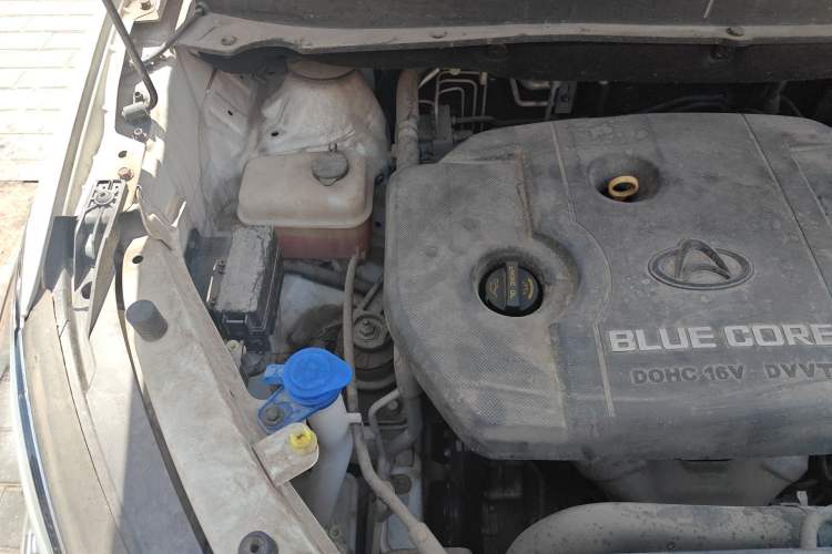 Used CHANGAN OSHAN A800 2017 1.6L Manual Luxury Model Engine Bay Right