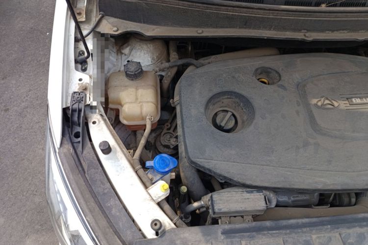 Used CHANGAN OSHAN A800 2017 1.5T Manual Luxury Model Engine Bay Right
