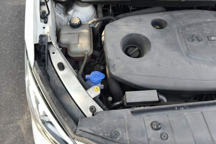 Used CHANGAN OSHAN A800 2017 1.5T Manual Luxury Model Engine Bay Right