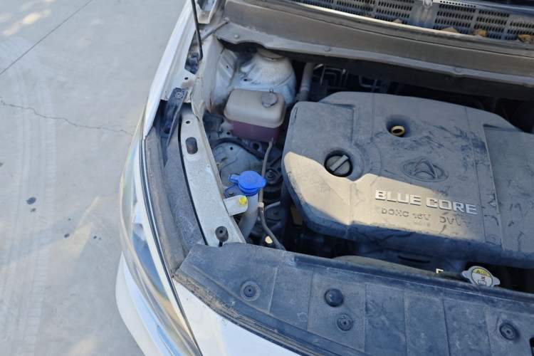 Used CHANGAN OSHAN A800 2017 1.6L Manual Comfort Model Engine Bay Right
