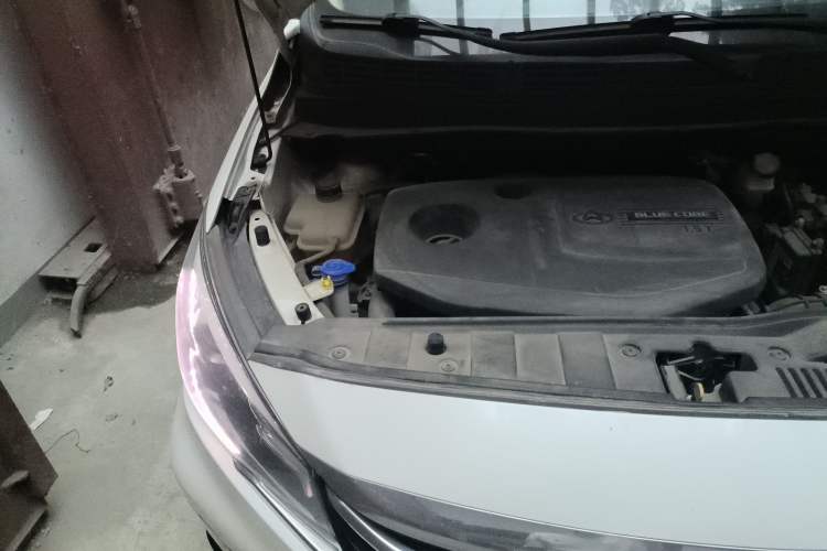 Used CHANGAN OSHAN A800 2017 1.5T Automatic ZhiZun Model Engine Bay Right