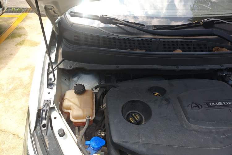 Used CHANGAN OSHAN A800 2017 1.5T Automatic ZhiZun Model Engine Bay Right