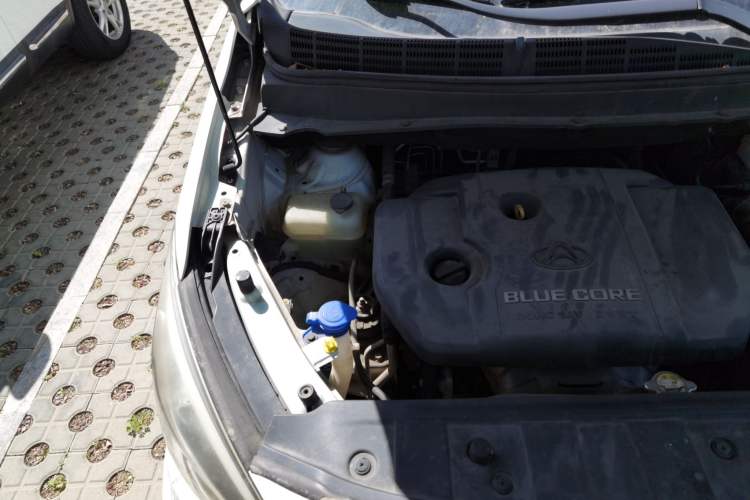 Used CHANGAN OSHAN A800 2017 1.6L Manual Comfort Model Engine Bay Right