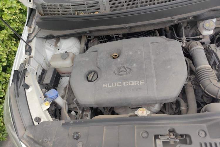 Used CHANGAN OSHAN A800 2017 1.6L Manual Luxury Model Engine Bay Right
