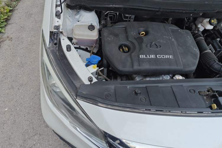 Used CHANGAN OSHAN A800 2017 1.6L Manual Standard Edition Engine Bay Right