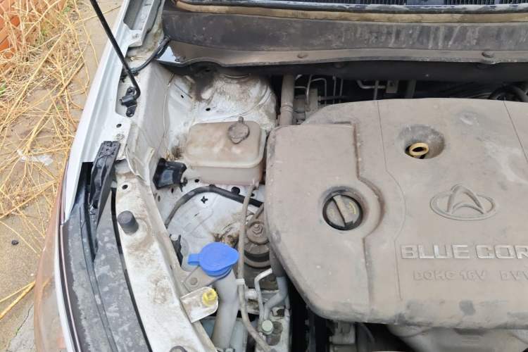 Used CHANGAN OSHAN A800 2017 1.6L Manual Comfort Model Engine Bay Right