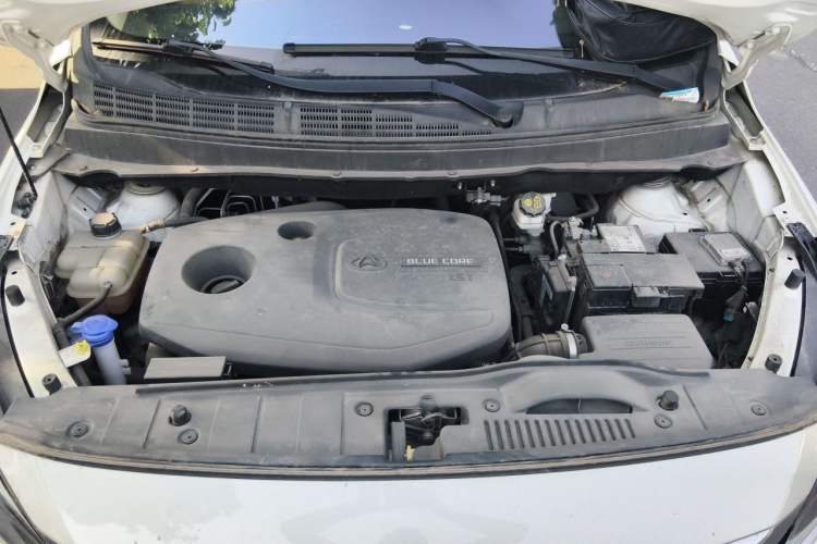 Used CHANGAN OSHAN A800 2017 1.5T Manual Luxury Model Engine Bay
