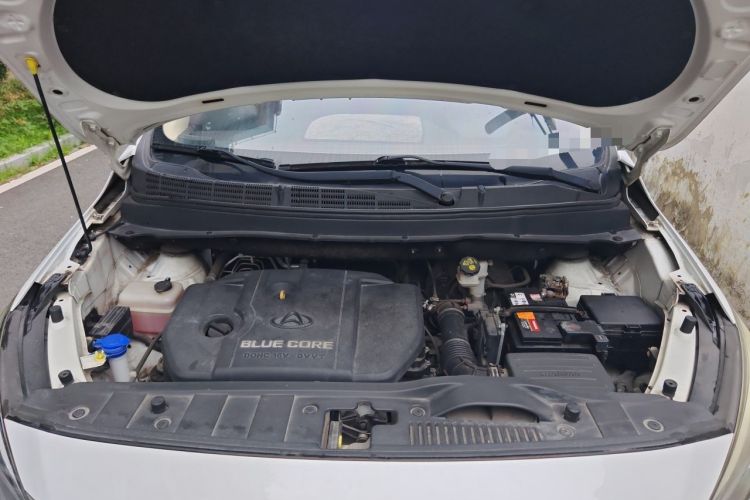 Used CHANGAN OSHAN A800 2017 1.6L Manual Luxury Model Engine Bay