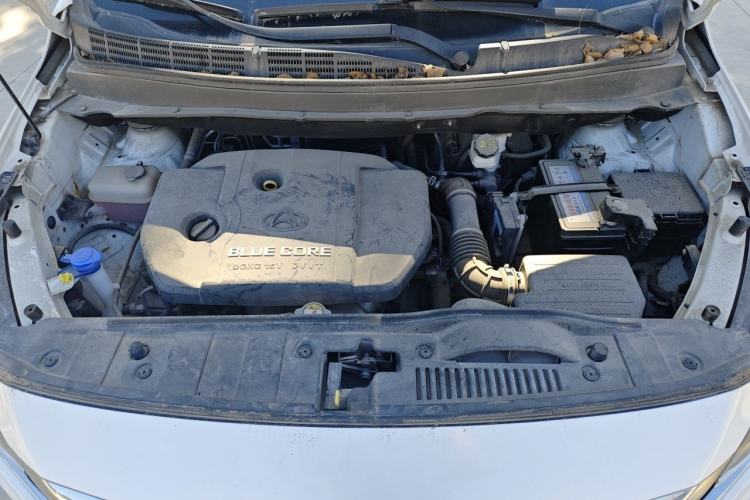 Used CHANGAN OSHAN A800 2017 1.6L Manual Comfort Model Engine Bay