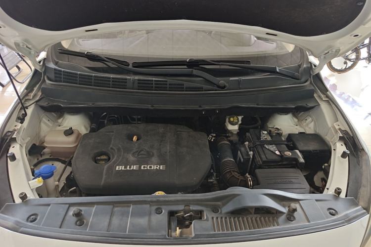 Used CHANGAN OSHAN A800 2017 1.6L Manual Comfort Model Engine Bay