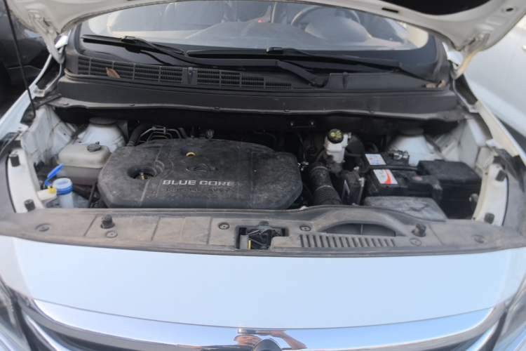 Used CHANGAN OSHAN A800 2017 1.6L Manual Comfort Model Engine Bay