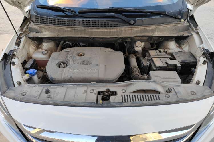 Used CHANGAN OSHAN A800 2017 1.6L Manual Luxury Model Engine Bay