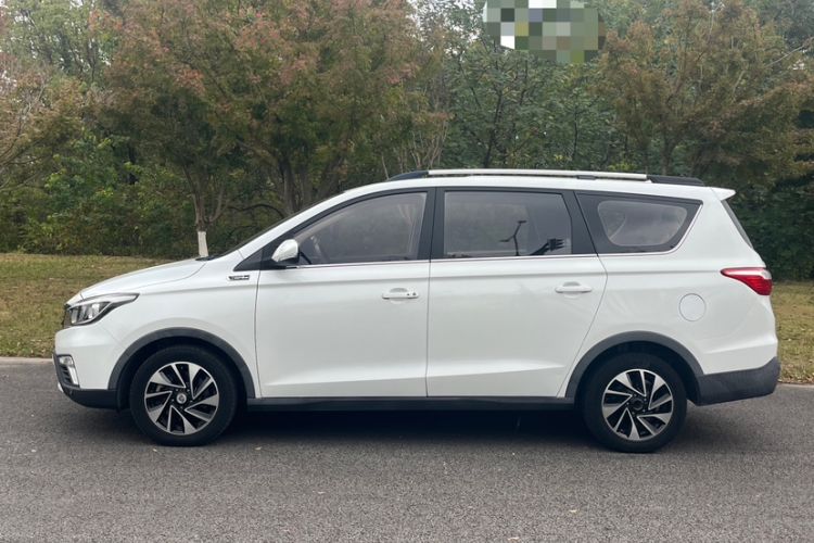 Used CHANGAN OSHAN A800 2017 1.5T Manual Luxury Model Exterior 3