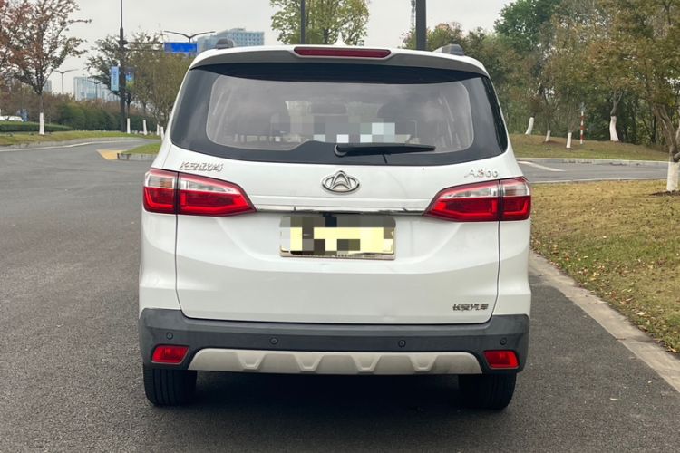 Used CHANGAN OSHAN A800 2017 1.5T Manual Luxury Model Exterior 4