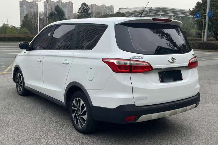 Used CHANGAN OSHAN A800 2017 1.5T Automatic Comfort Model Exterior 4