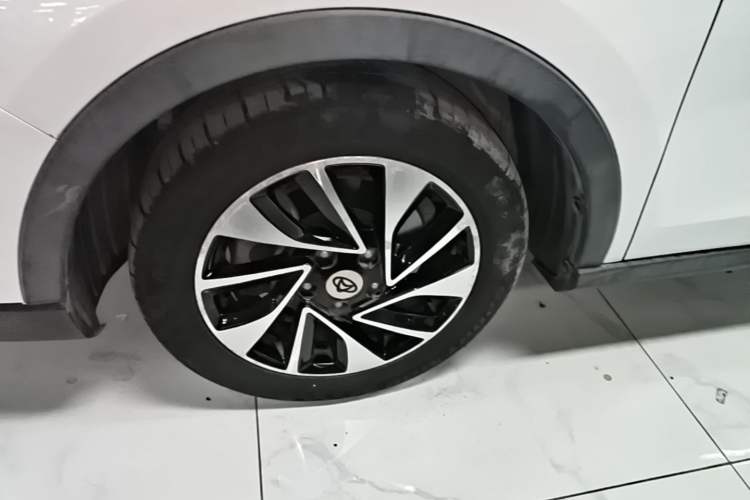 Used CHANGAN OSHAN A800 2017 1.5T Automatic Luxury Model Exterior 4