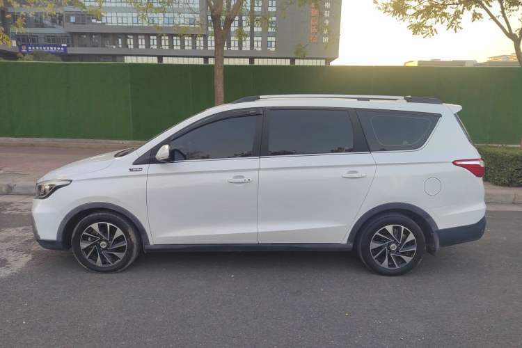 Used CHANGAN OSHAN A800 2017 1.5T Manual Luxury Model Exterior 5