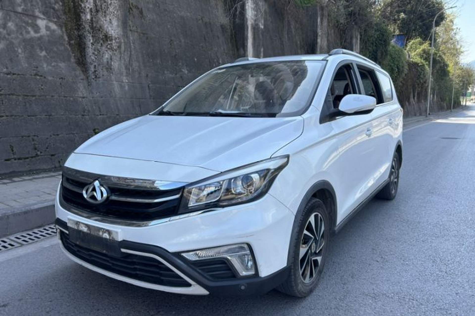 Used CHANGAN OSHAN A800 2017 1.6L Manual Smart Edition Front Left 45 Deg