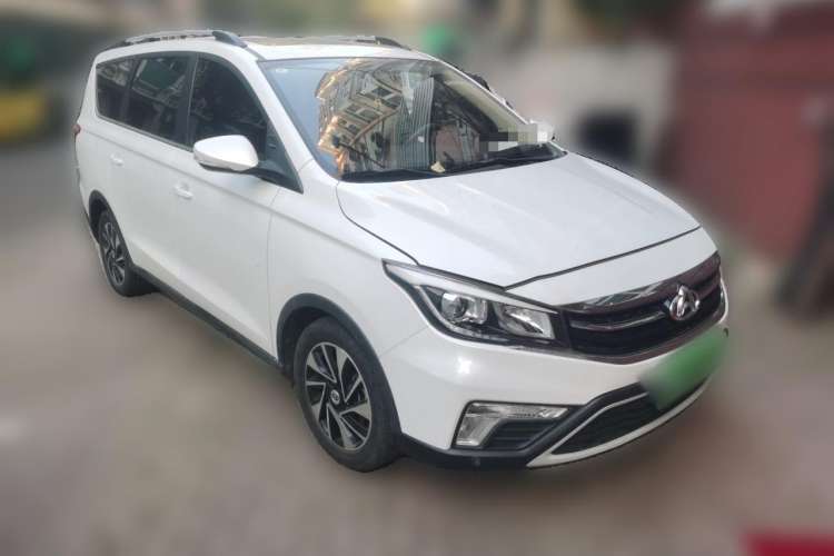 Used CHANGAN OSHAN A800 2017 1.6L Manual Luxury Model Front Right 45 Deg