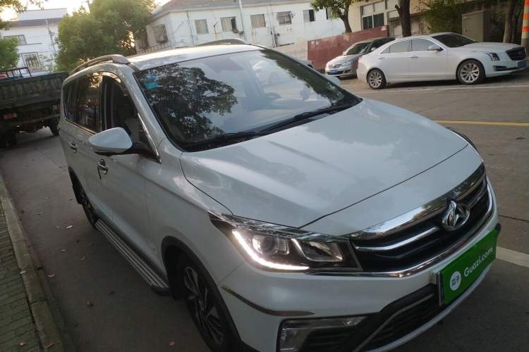 Used CHANGAN OSHAN A800 2017 1.5T Automatic ZhiZun Model Front Right 45 Deg