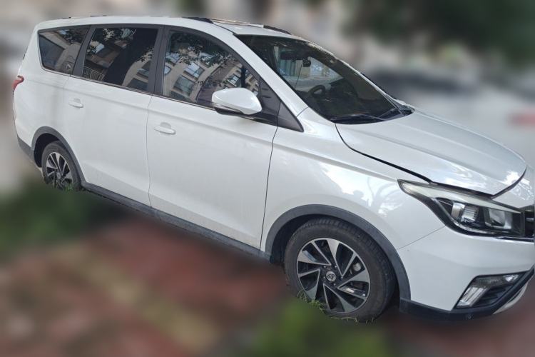 Used CHANGAN OSHAN A800 2017 1.5T Automatic Luxury Model Front Right 45 Deg