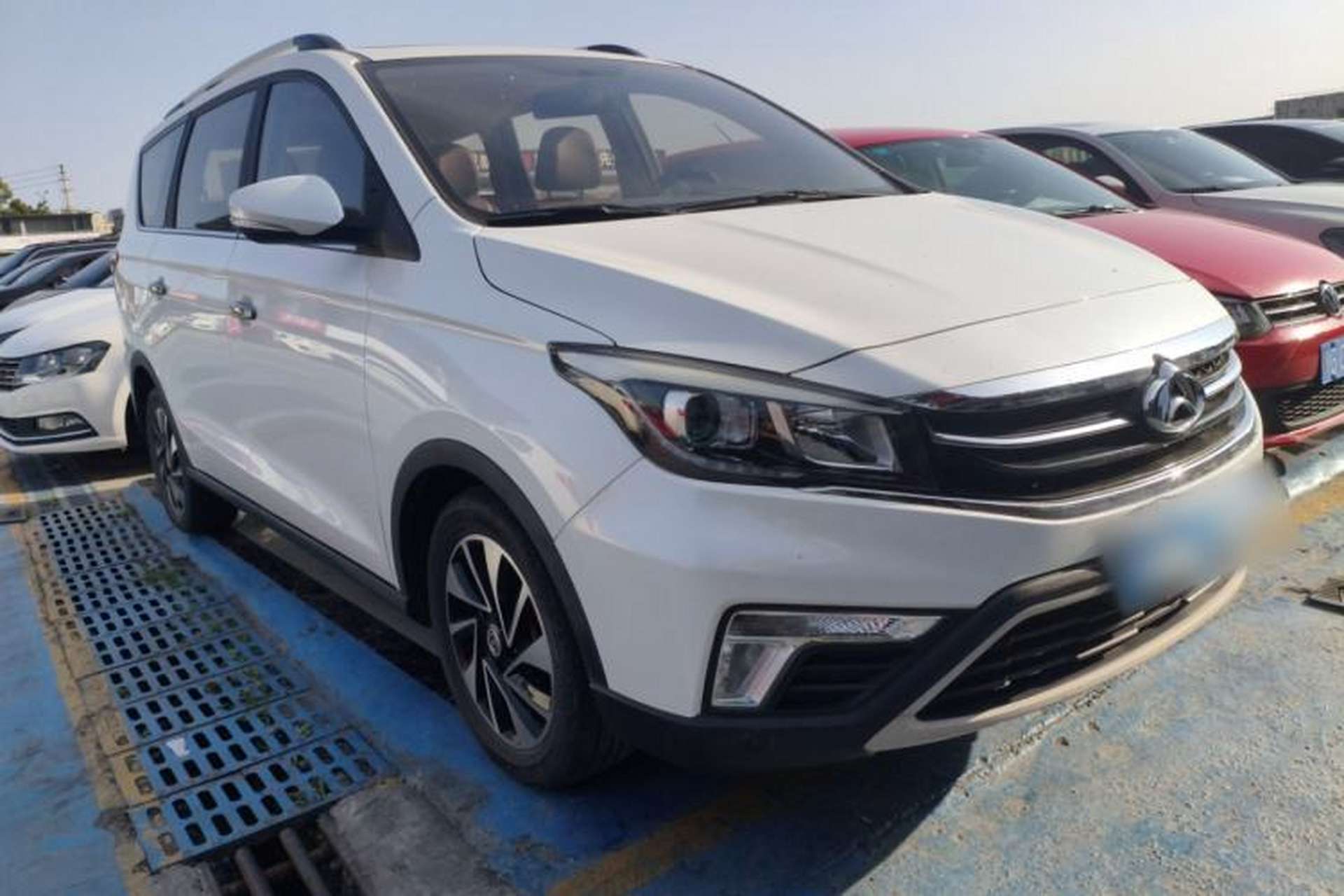 Used CHANGAN OSHAN A800 2017 1.6L Manual Luxury Model Front Right 45 Deg