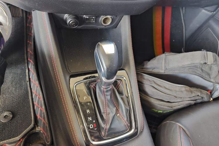 Used CHANGAN OSHAN A800 2017 1.5T Automatic Comfort Model Gear Lever