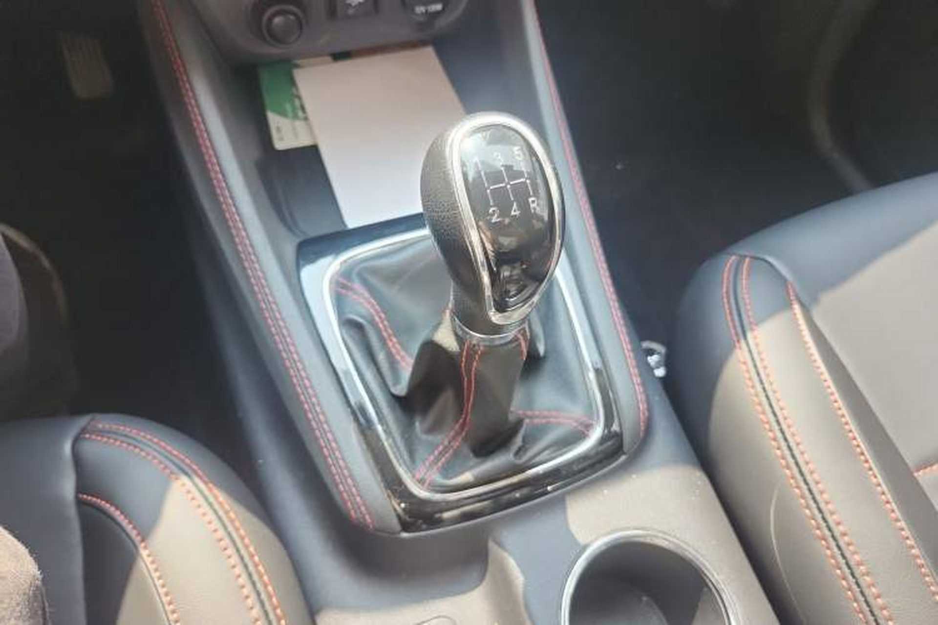 Used CHANGAN OSHAN A800 2017 1.6L Manual Comfort Model Gear Lever