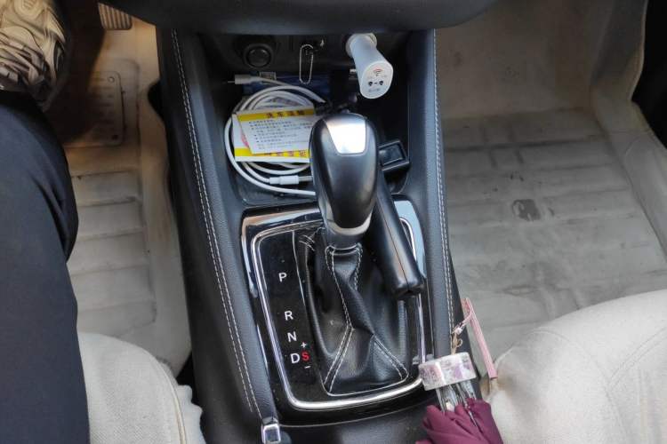 Used CHANGAN OSHAN A800 2017 1.5T Automatic ZhiZun Model Gear Lever