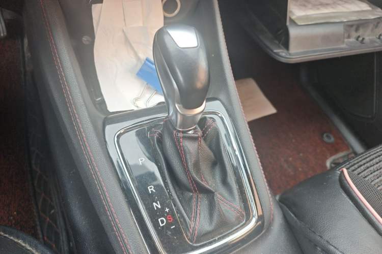 Used CHANGAN OSHAN A800 2017 1.5T Automatic Comfort Model Gear Lever