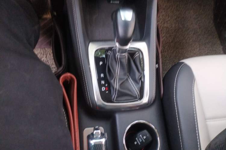 Used CHANGAN OSHAN A800 2017 1.5T Automatic ZhiZun Model Gear Lever
