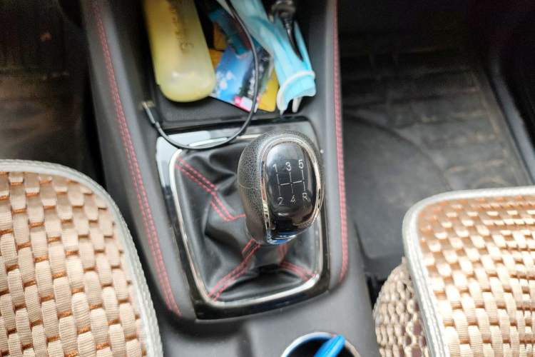 Used CHANGAN OSHAN A800 2017 1.6L Manual Comfort Model Gear Lever
