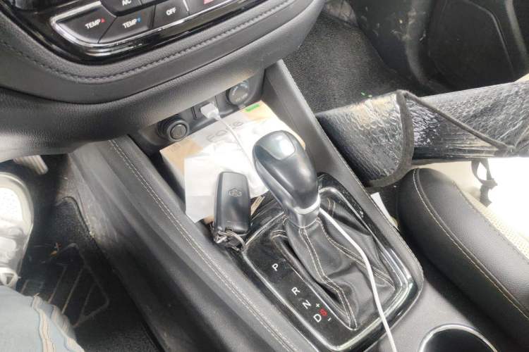 Used CHANGAN OSHAN A800 2017 1.5T Automatic Luxury Model Gear Lever