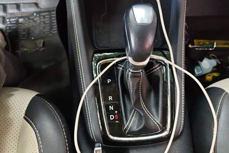 Used CHANGAN OSHAN A800 2017 1.5T Automatic ZhiZun Model Gear Lever