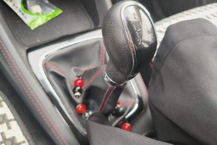 Used CHANGAN OSHAN A800 2017 1.6L Manual Comfort Model Gear Lever