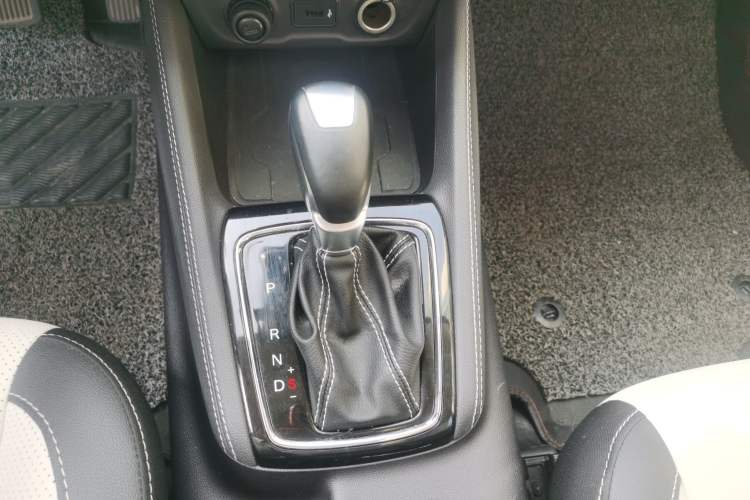 Used CHANGAN OSHAN A800 2017 1.5T Automatic ZhiZun Model Gear Lever
