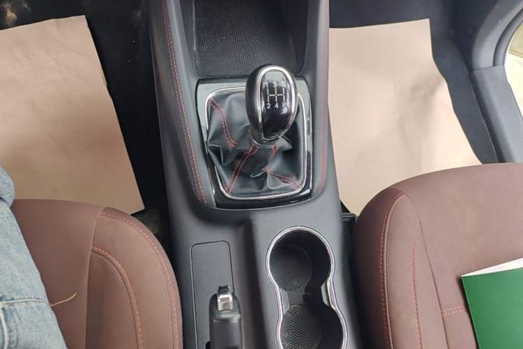 Used CHANGAN OSHAN A800 2017 1.6L Manual Comfort Model Gear Lever