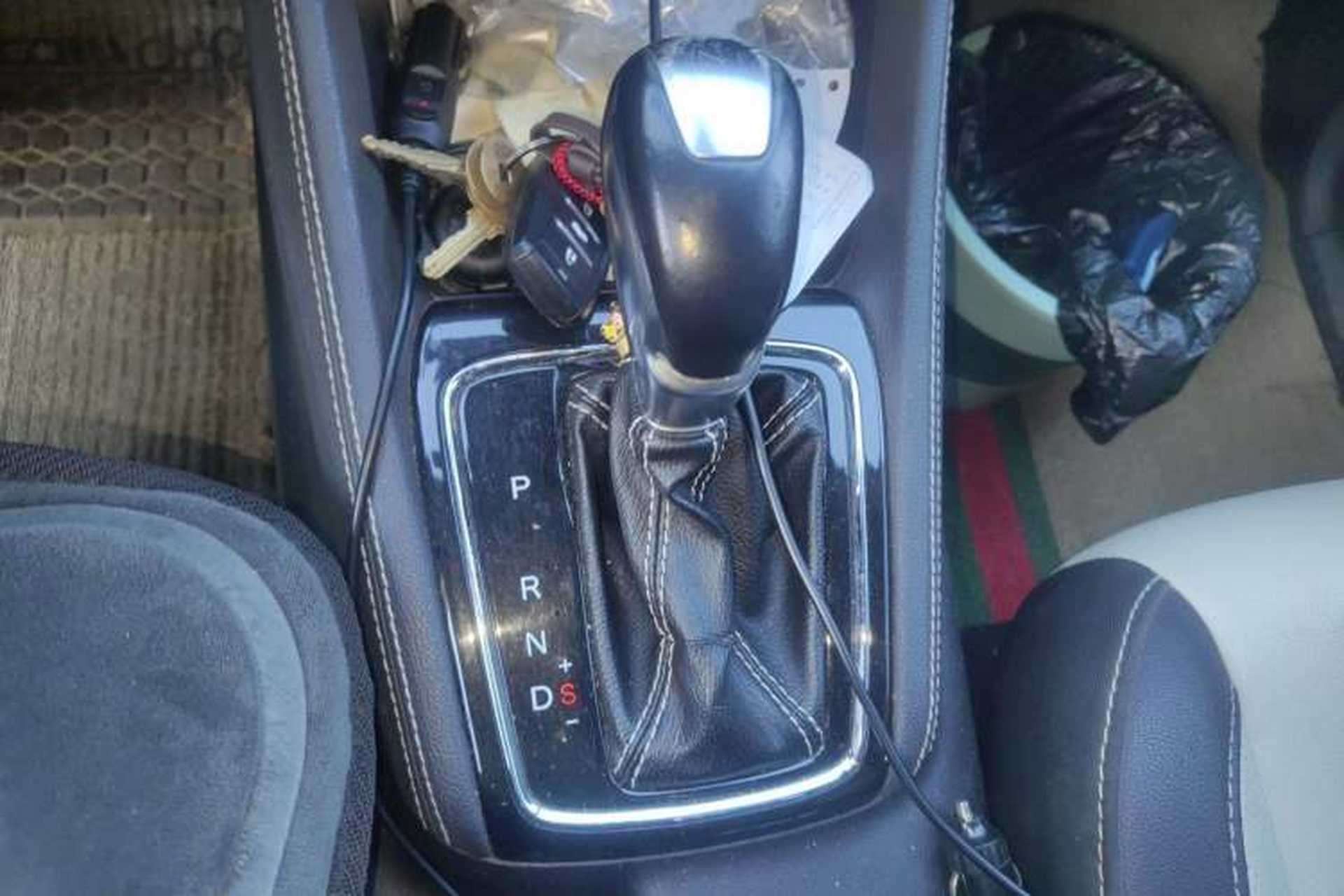 Used CHANGAN OSHAN A800 2017 1.5T Automatic ZhiZun Model Gear Lever