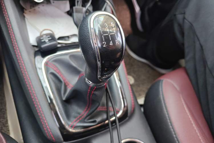 Used CHANGAN OSHAN A800 2017 1.6L Manual Luxury Model Gear Lever