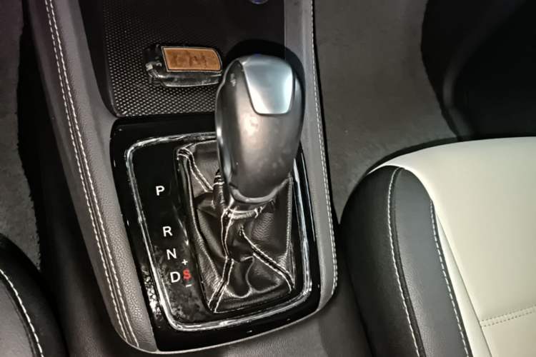Used CHANGAN OSHAN A800 2017 1.5T Automatic Luxury Model Gear Lever