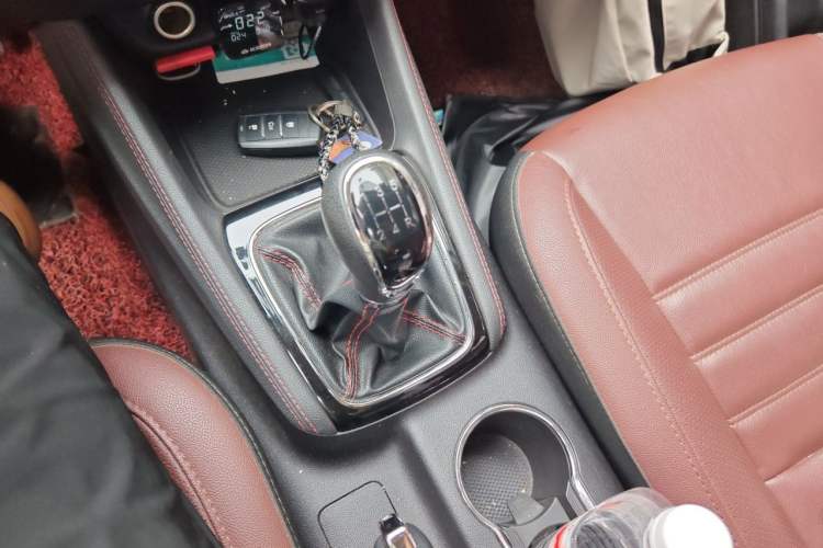 Used CHANGAN OSHAN A800 2017 1.6L Manual Luxury Model Gear Lever