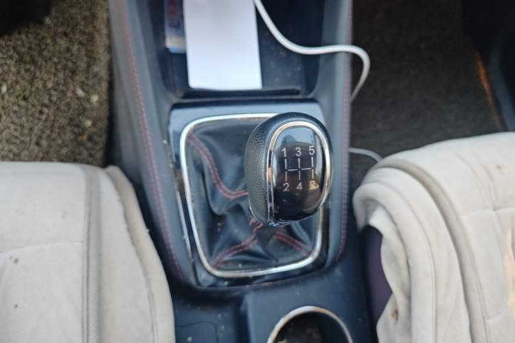 Used CHANGAN OSHAN A800 2017 1.6L Manual Comfort Model Gear Lever