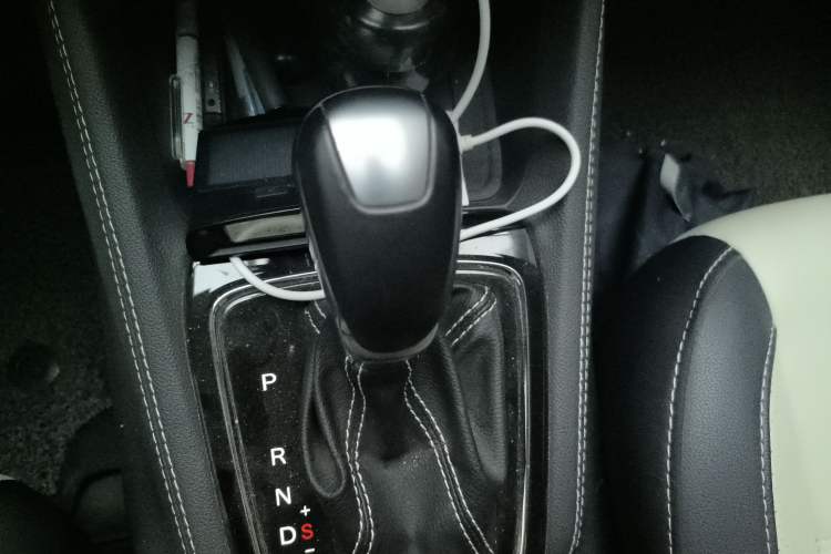 Used CHANGAN OSHAN A800 2017 1.5T Automatic ZhiZun Model Gear Lever