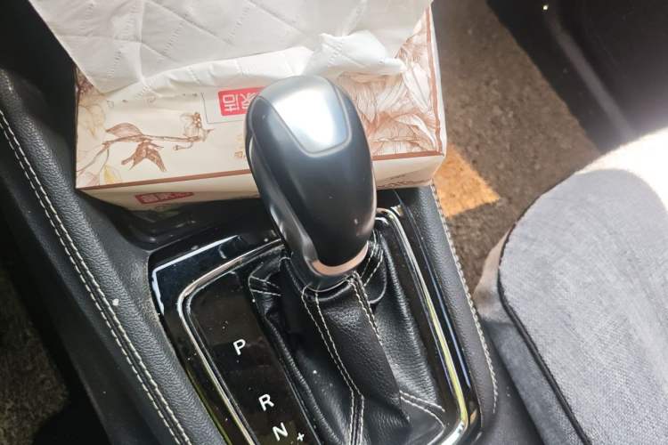 Used CHANGAN OSHAN A800 2017 1.5T Automatic ZhiZun Model Gear Lever