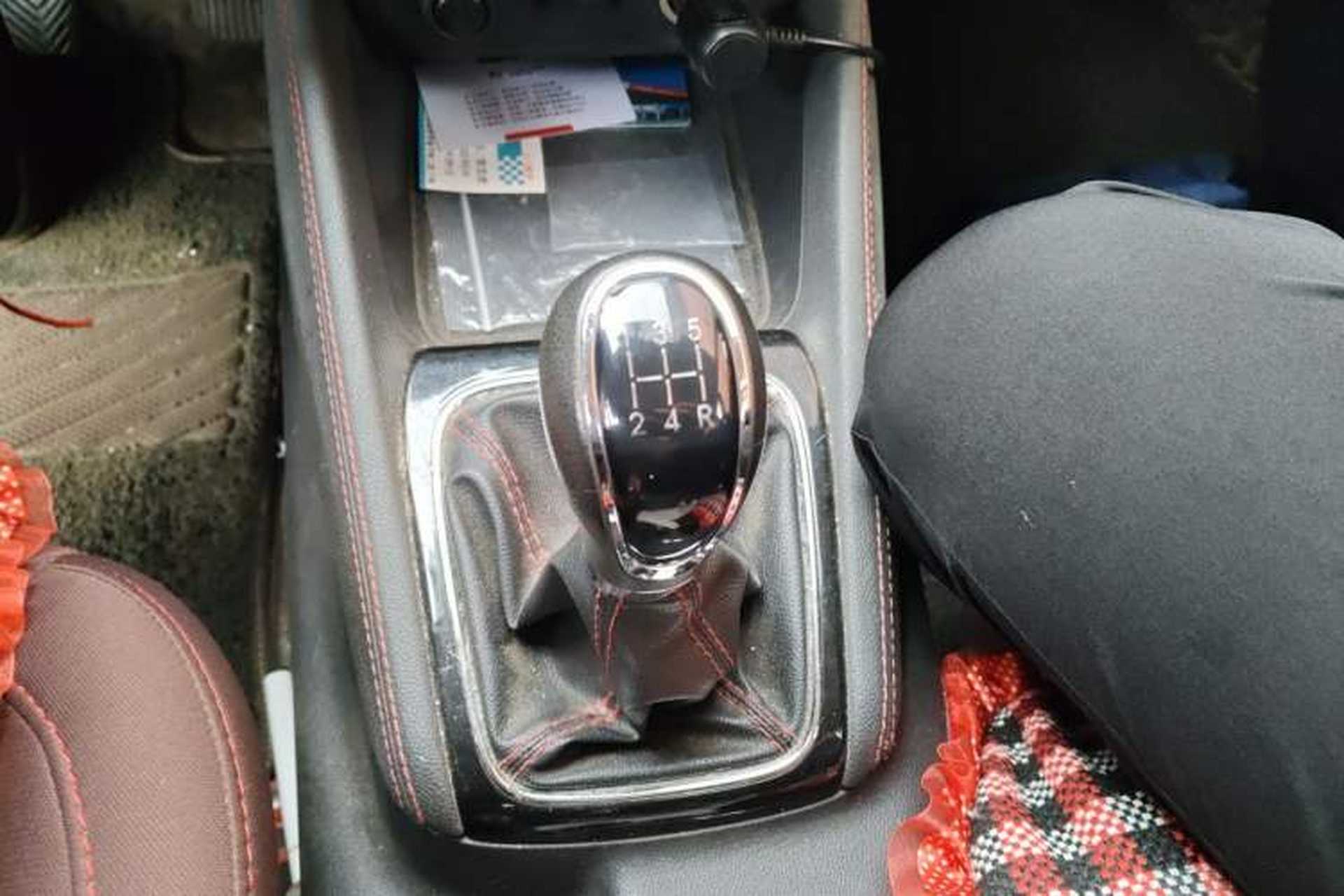 Used CHANGAN OSHAN A800 2017 1.6L Manual Comfort Model Gear Lever