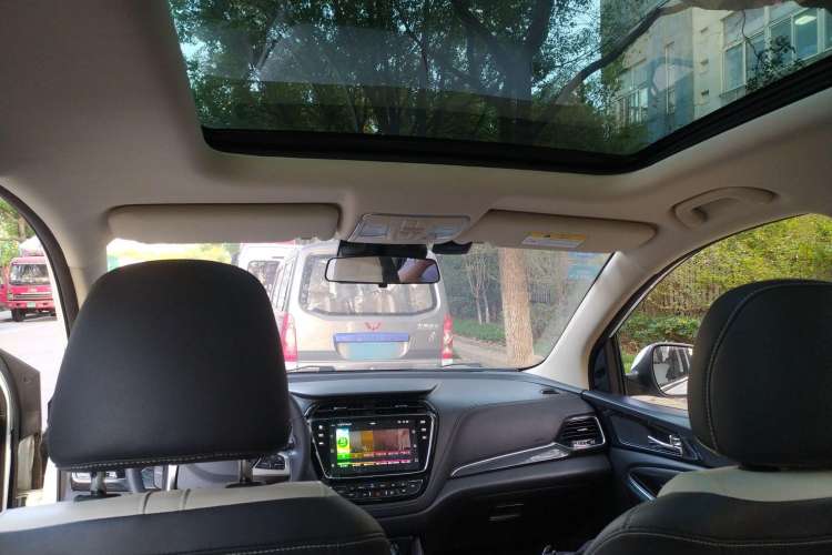 Used CHANGAN OSHAN A800 2017 1.5T Automatic ZhiZun Model Headliner