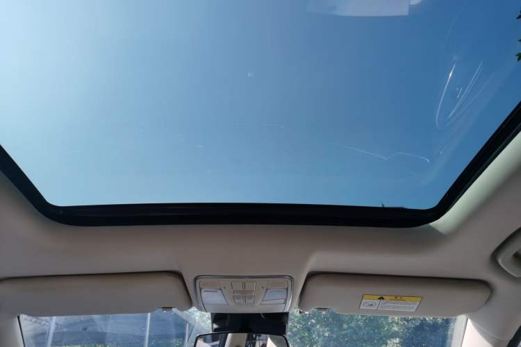 Used CHANGAN OSHAN A800 2017 1.5T Automatic ZhiZun Model Headliner